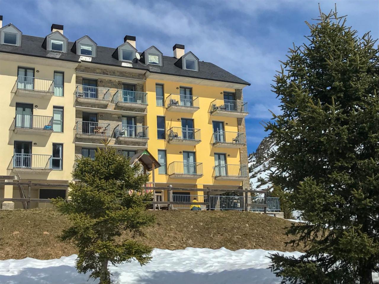 Apartamentos Lorien Candanchu Bagian luar foto